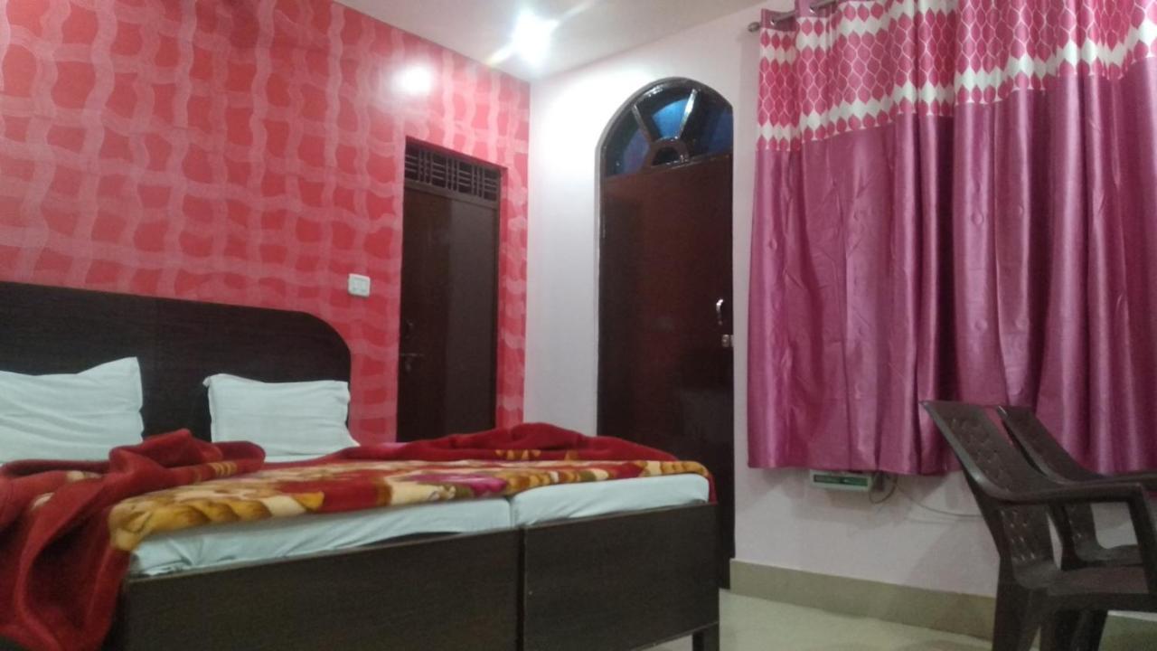 Hotel Giriraj Inn Varanasi Exterior photo