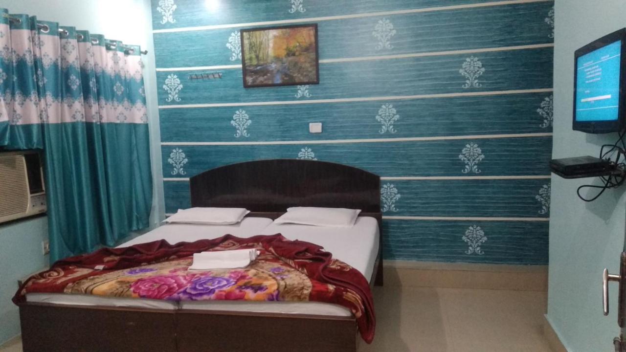 Hotel Giriraj Inn Varanasi Exterior photo
