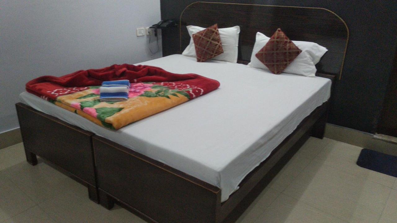 Hotel Giriraj Inn Varanasi Exterior photo