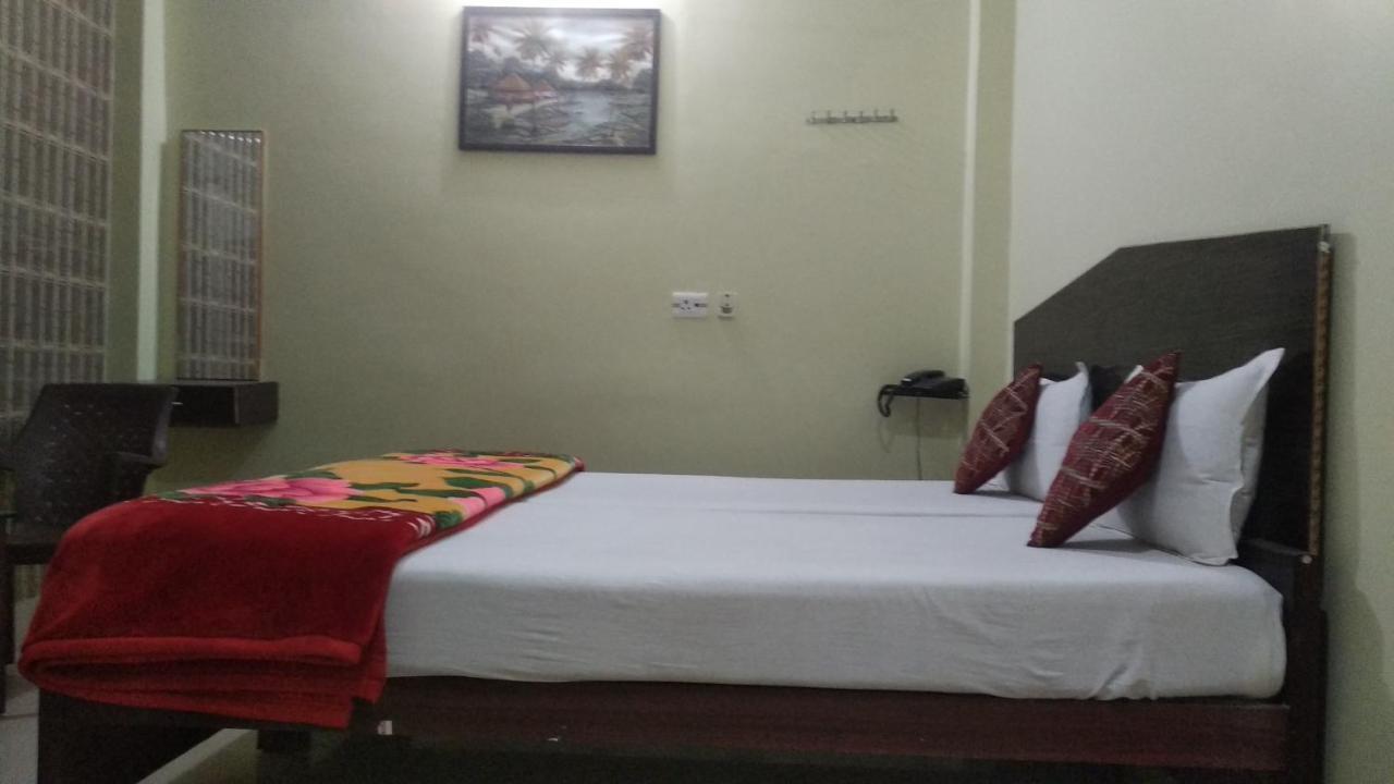 Hotel Giriraj Inn Varanasi Exterior photo