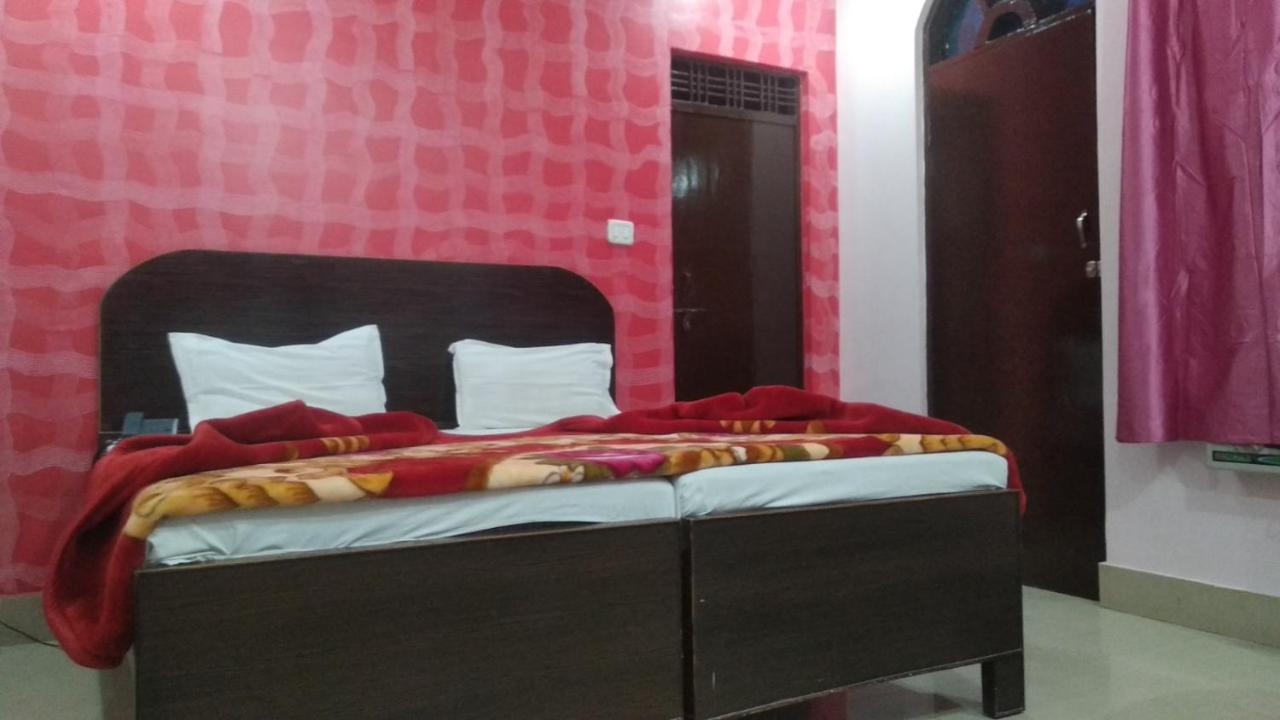 Hotel Giriraj Inn Varanasi Exterior photo