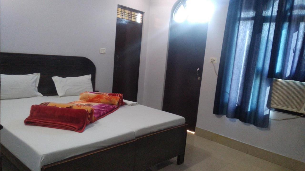 Hotel Giriraj Inn Varanasi Exterior photo