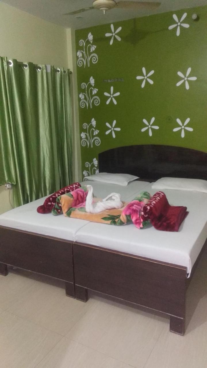 Hotel Giriraj Inn Varanasi Exterior photo